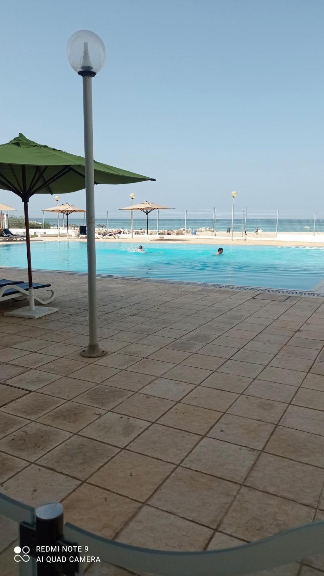 Pieds Dans L'eau Sousse
